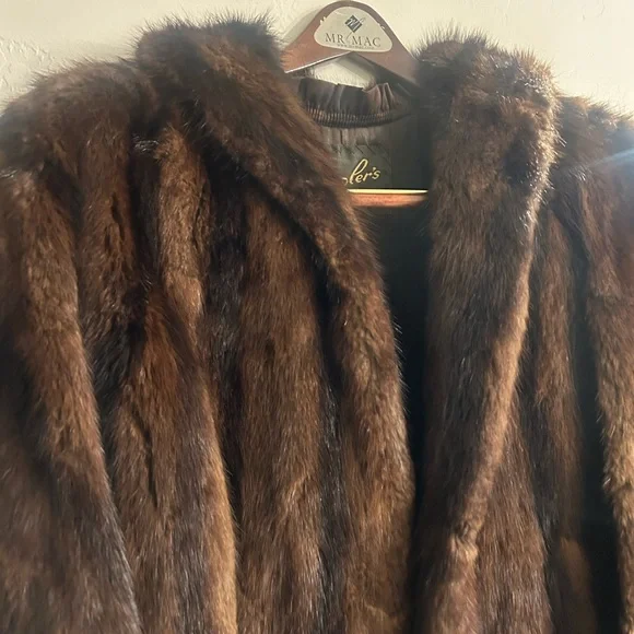 Luxurious Brown Vintage Fur Coat - Picture 6 of 6